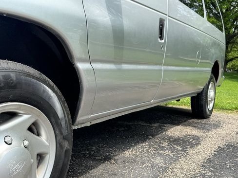 Used 2010 Ford E-350 and Econoline 350 XL RWD image 19