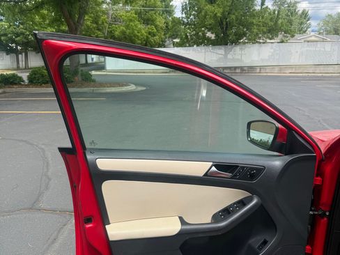 Used 2012 Volkswagen Jetta SE FWD image 18