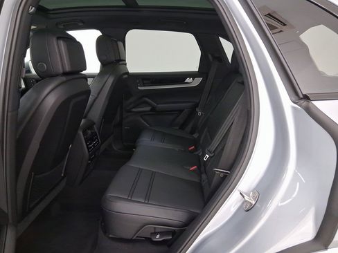 Used 2026 Porsche Cayenne S AWD/4WD image 21