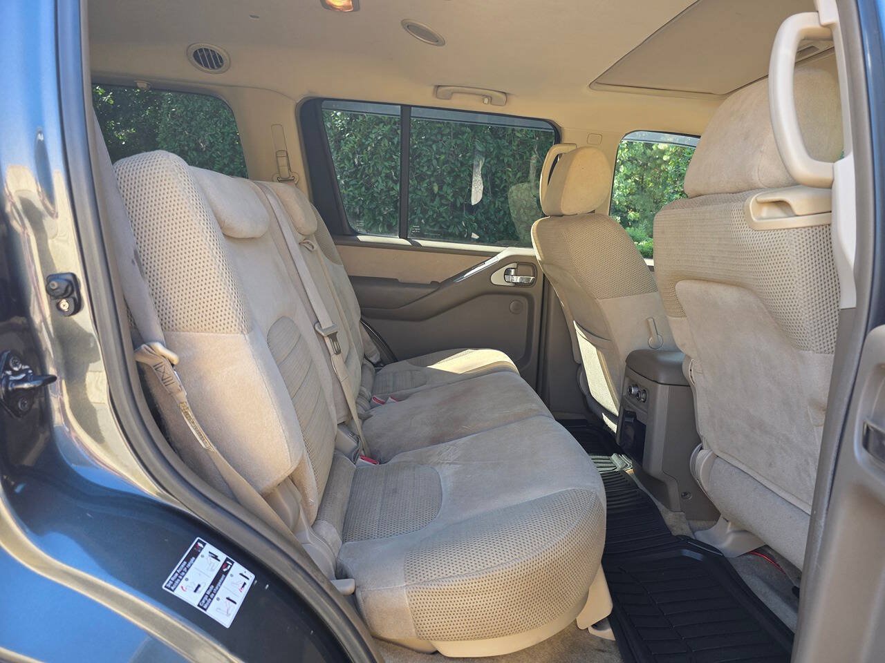 Used 2005 Nissan Pathfinder SE w/ (P01) Se Premium Pkg RWD image 29