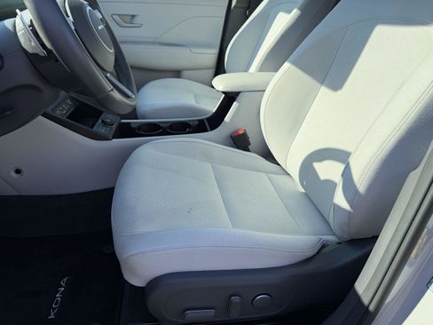 Used 2024 Hyundai Kona SEL w/ Convenience Package FWD image 9