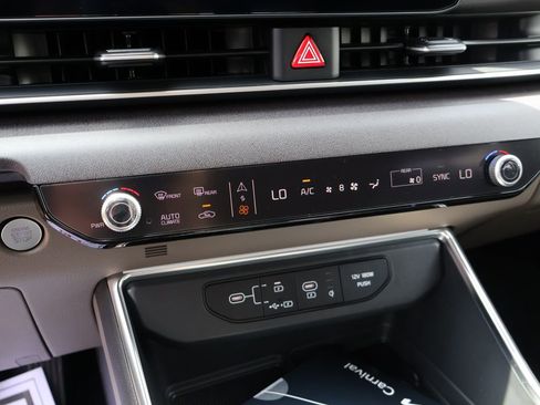 New 2026 Kia Carnival EX FWD image 32