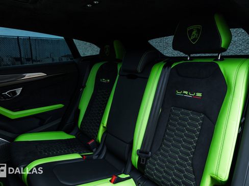 Used 2021 Lamborghini Urus AWD/4WD image 32