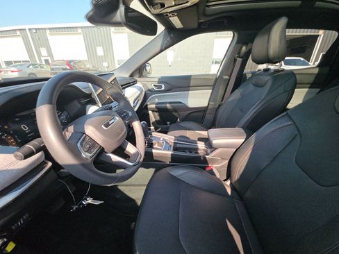 Used 2023 Jeep Compass Latitude w/ Sun and Sound Group AWD/4WD image 5