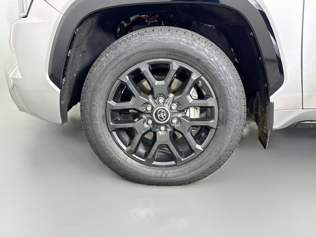 Used 2023 Toyota Sequoia Platinum AWD/4WD image 33