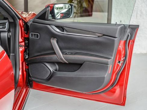 Used 2015 Maserati Ghibli RWD image 52