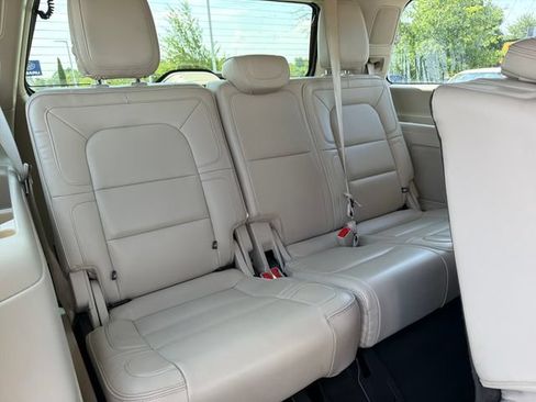 Used 2019 Lincoln Navigator Reserve AWD/4WD image 28