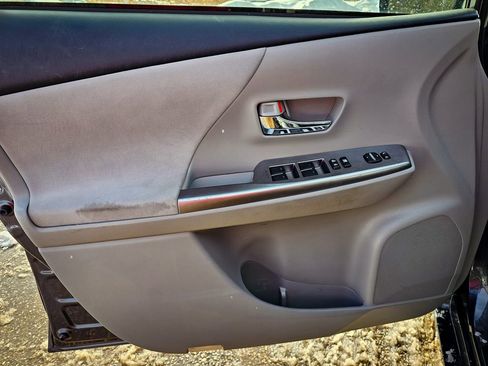 Used 2016 Toyota Prius V Two image 9