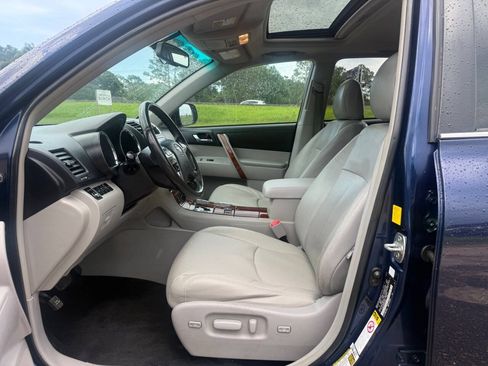 Used 2011 Toyota Highlander Limited w/ Tow Pkg FWD image 13