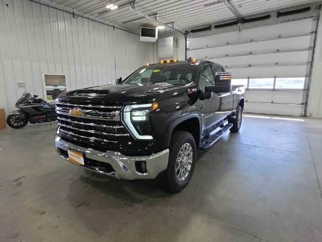 Used 2026 Chevrolet Silverado 3500 LTZ w/ LTZ Plus Package AWD/4WD image 4