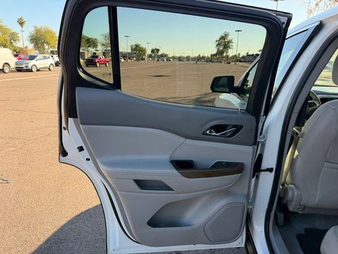 Used 2018 GMC Acadia SLE image 24