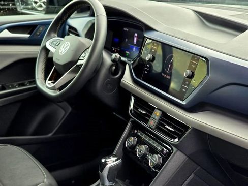 Used 2024 Volkswagen Taos SE image 17