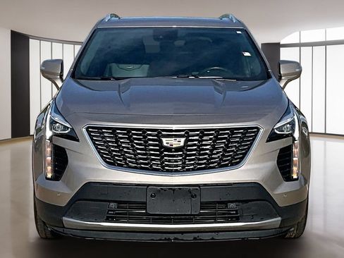 Used 2022 Cadillac XT4 Premium Luxury w/ Enhanced Visibility Package FWD image 3