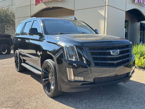 Used 2018 Cadillac Escalade Luxury image 6