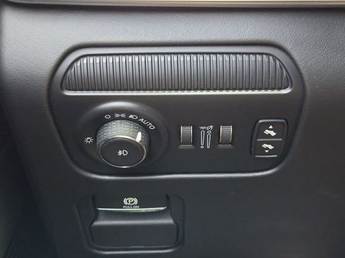 Used 2023 Jeep Grand Wagoneer Series III AWD/4WD image 22