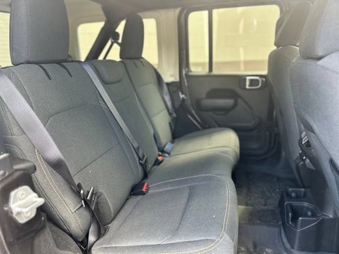 Used 2018 Jeep Wrangler Unlimited Rubicon w/ LED Lighting Group AWD/4WD image 17