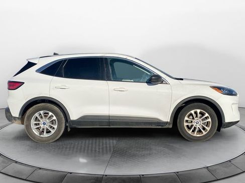 Used 2022 Ford Escape SE image 6