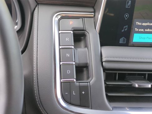 Used 2024 Chevrolet Tahoe Z71 w/ Luxury Package AWD/4WD image 32