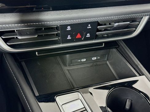 Used 2024 Volkswagen Atlas Cross Sport SE image 17