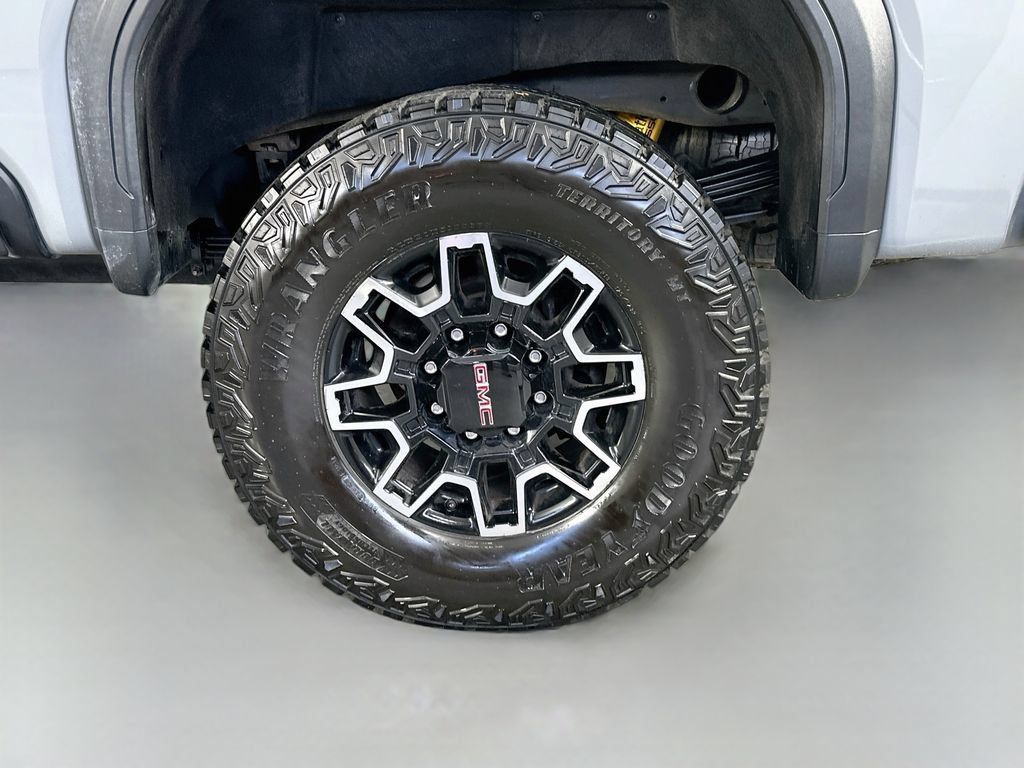 Used 2024 GMC Sierra 2500 AT4X AWD/4WD image 35