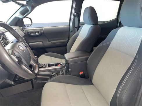 Used 2020 Toyota Tacoma TRD Off-Road image 4
