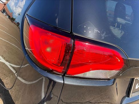 Used 2017 Chrysler Pacifica Limited FWD image 31