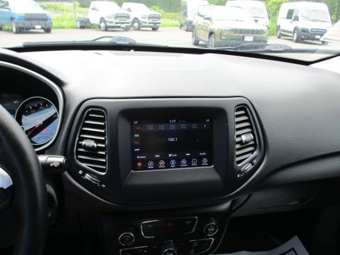 Certified 2021 Jeep Compass Latitude w/ Convenience Group AWD/4WD image 17