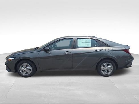 New 2026 Hyundai Elantra SE FWD image 2