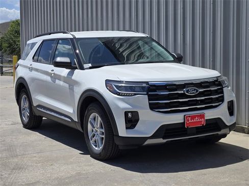 New 2025 Ford Explorer Active w/ Active Comfort Package image 2