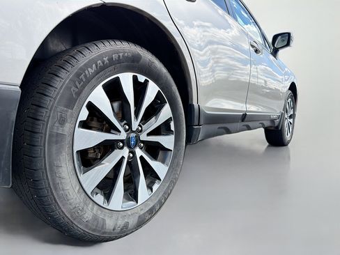 Used 2017 Subaru Outback 2.5i Limited AWD/4WD image 16