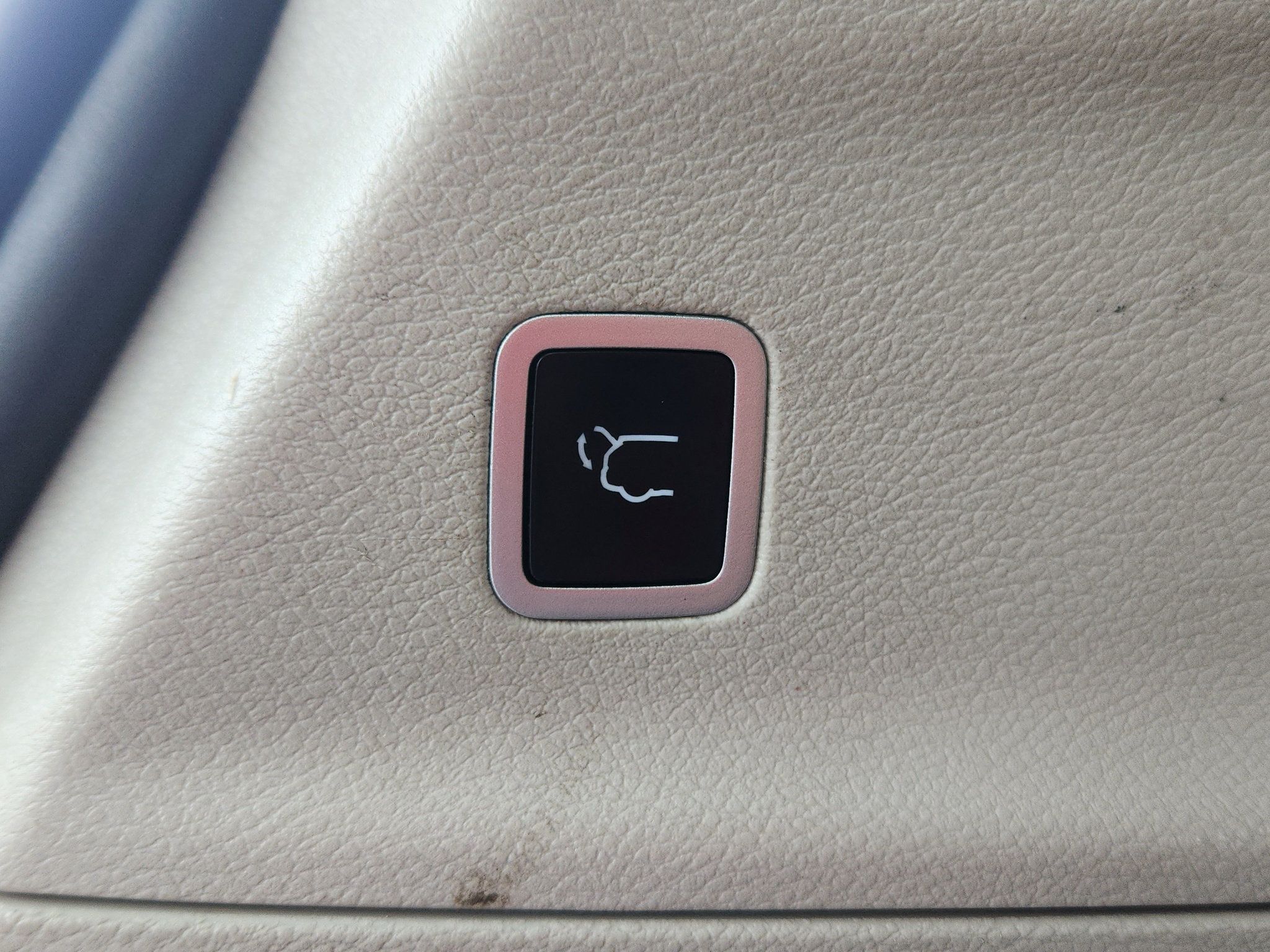Used 2024 Chrysler Pacifica Touring-L FWD image 17
