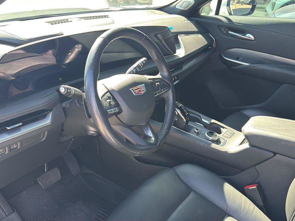 Used 2024 Cadillac XT4 Premium Luxury w/ Active Safety Package FWD image 11