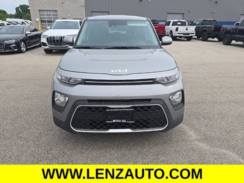 Used 2022 Kia Soul LX w/ Technology Package FWD image 2