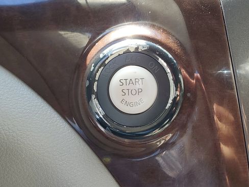 Used 2016 Nissan Quest SV image 25