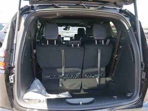 New 2026 Chrysler Pacifica Select AWD/4WD image 8