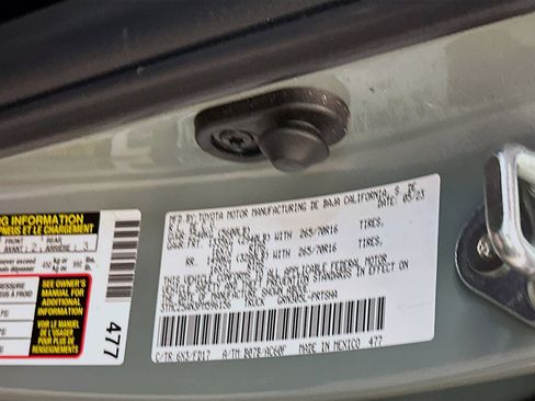 Used 2023 Toyota Tacoma TRD Off-Road image 12