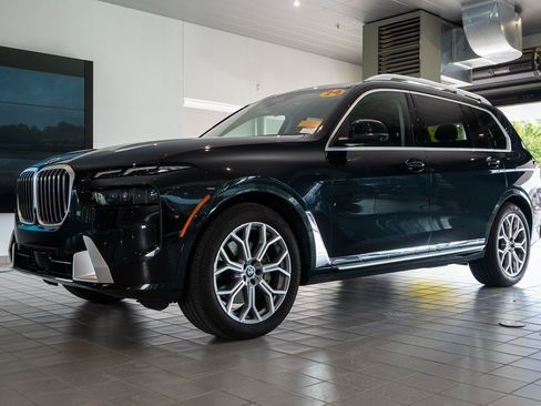 Used 2024 BMW X7 xDrive40i image 3