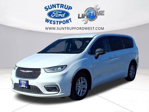 Used 2024 Chrysler Pacifica Touring-L image 31