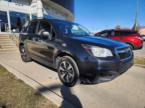 Used 2017 Subaru Forester 2.5i w/ Alloy Wheel Package image 3