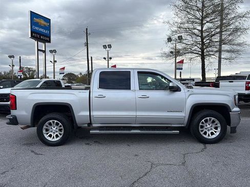 Used 2017 GMC Sierra 1500 SLE w/ SLE Value Package image 8