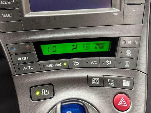 Used 2015 Toyota Prius Two image 22