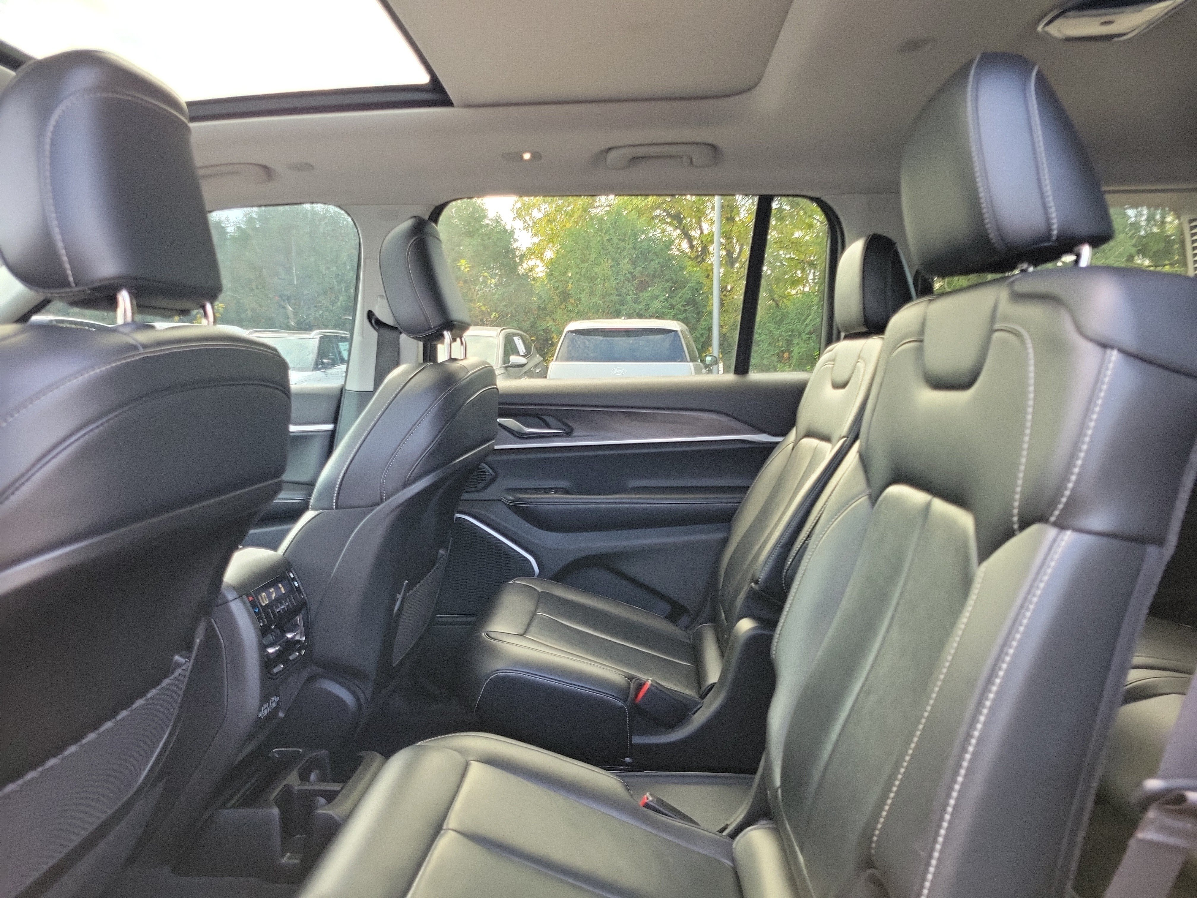 Used 2021 Jeep Grand Cherokee L Limited AWD/4WD image 11