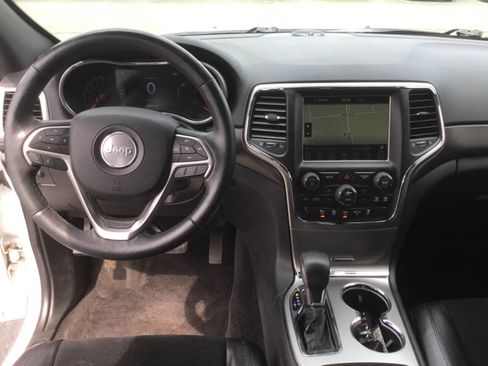 Used 2018 Jeep Grand Cherokee Altitude image 5