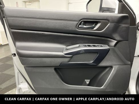 Used 2024 Nissan Pathfinder SV image 6
