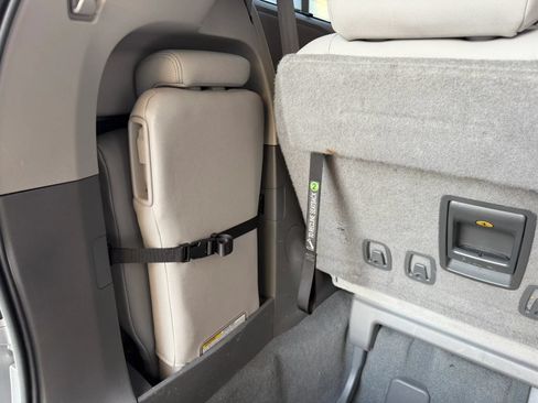 Used 2020 Toyota Sienna XLE w/ XLE Navigation Package FWD image 17