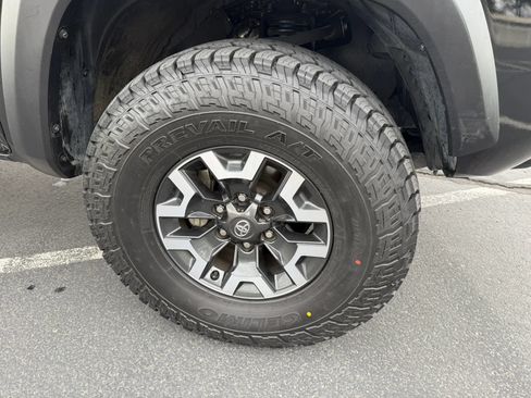 Used 2023 Toyota Tacoma TRD Off-Road w/ TRD Premium Off Road Package AWD/4WD image 39