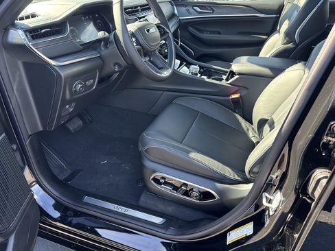 New 2025 Jeep Grand Cherokee Overland w/ Luxury Tech Group IV image 16