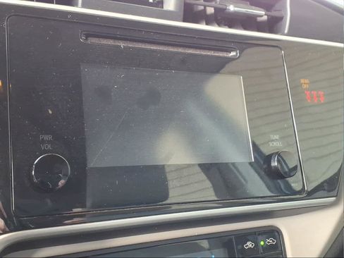 Used 2018 Toyota Corolla LE image 8