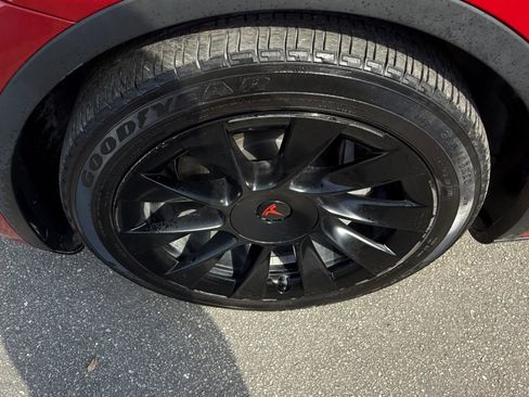 Used 2021 Tesla Model Y Long Range image 10