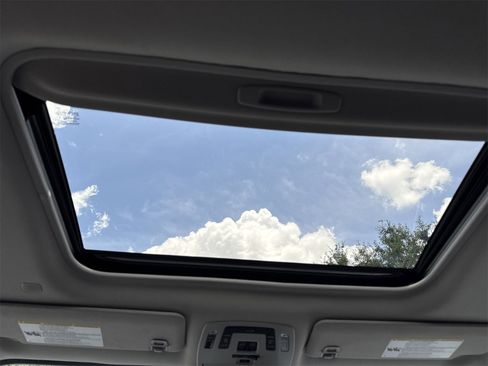 Used 2022 Toyota Sienna XLE image 16